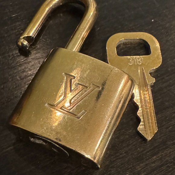 Authentic Louis Vuitton #318 Lock and Key - Picture 2 of 8